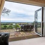 Orchard House, Castle Carrock, Luxurious, Characterful With Hot Tub And Countryside Views Сasa de vacaciones Castle Carrock