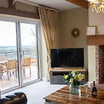 Orchard House, Castle Carrock, Luxurious, Characterful With Hot Tub And Countryside Views Castle Carrock