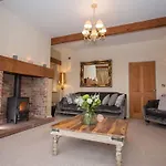 Orchard House, Castle Carrock, Luxurious, Characterful With Hot Tub And Countryside Views Сasa de vacaciones Castle Carrock