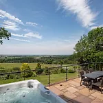 Orchard House, Castle Carrock, Luxurious, Characterful With Hot Tub And Countryside Views Castle Carrock