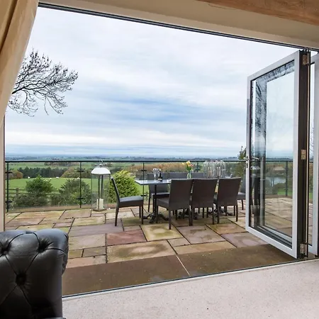 Orchard House, Castle Carrock, Luxurious, Characterful With Hot Tub And Countryside Views Сasa de vacaciones Castle Carrock