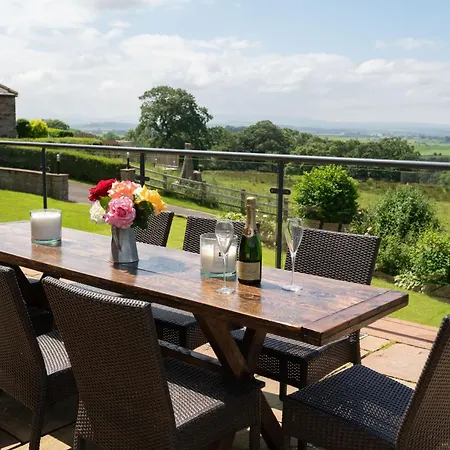 Orchard House, Castle Carrock, Luxurious, Characterful With Hot Tub And Countryside Views Сasa de vacaciones Castle Carrock