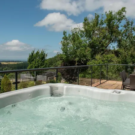 Orchard House, Castle Carrock, Luxurious, Characterful With Hot Tub And Countryside Views Сasa de vacaciones Castle Carrock