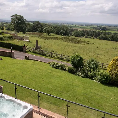 Orchard House, Castle Carrock, Luxurious, Characterful With Hot Tub And Countryside Views * Castle Carrock