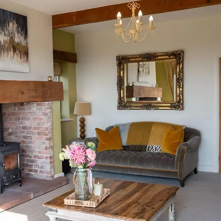 Orchard House, Castle Carrock, Luxurious, Characterful With Hot Tub And Countryside Views Castle Carrock