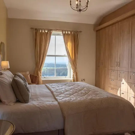 Orchard House, Castle Carrock, Luxurious, Characterful With Hot Tub And Countryside Views *