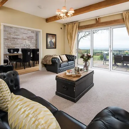 Orchard House, Castle Carrock, Luxurious, Characterful With Hot Tub And Countryside Views * Castle Carrock